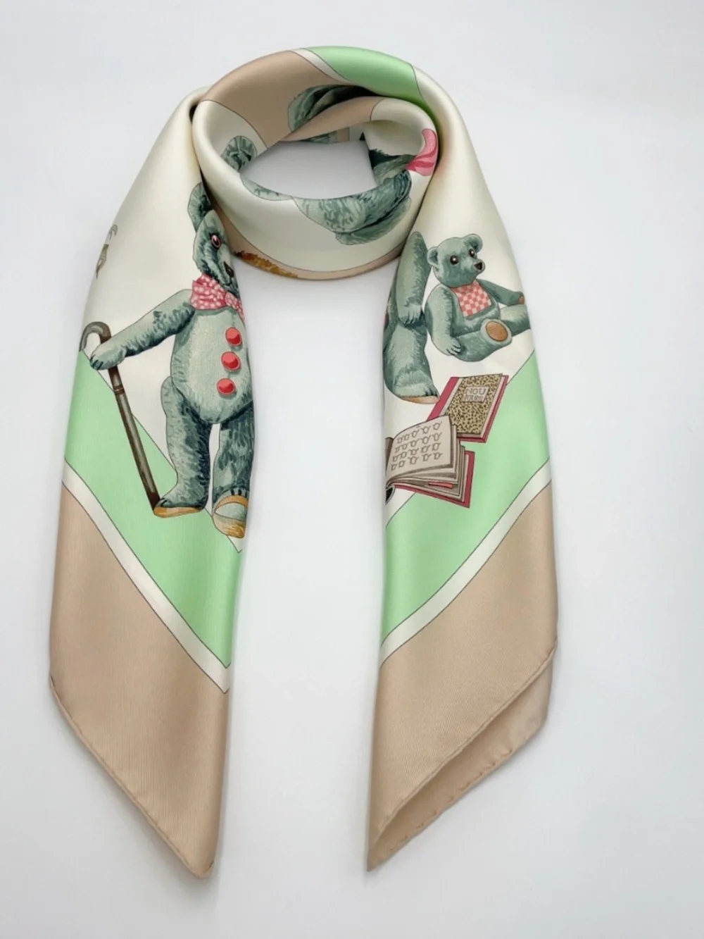 Authentic Hermes Carré 90 CONFIDENTS DES COEURS Silk Scarf W/Box